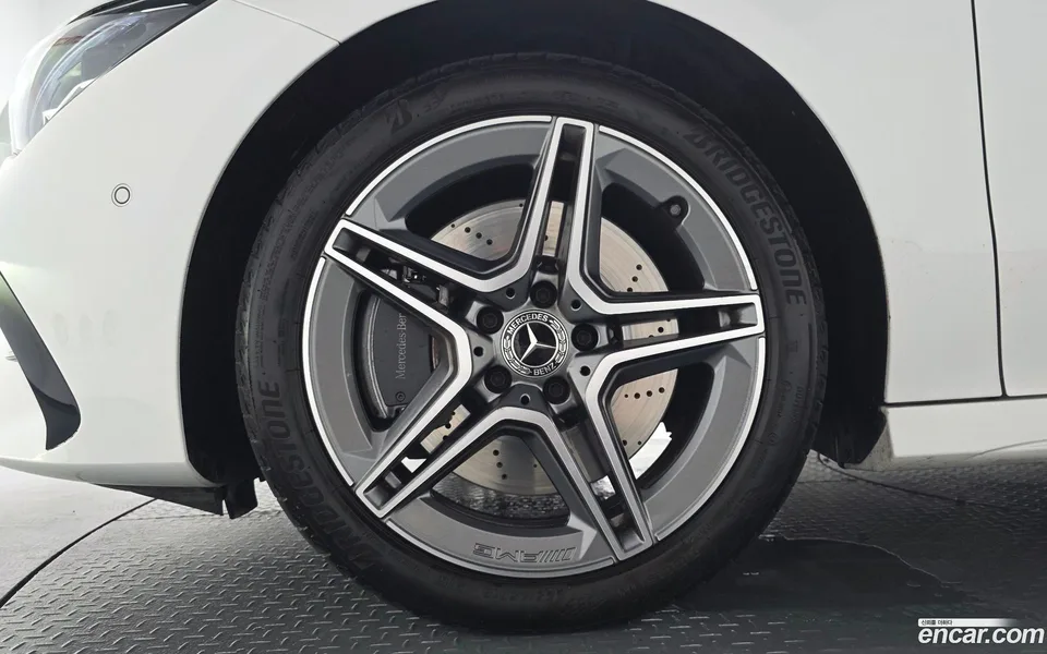 Mercedes-Benz CLA-Class CLA250 4MATIC 2024 — thumbnail 2