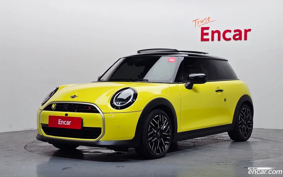 MINI Cooper S 2025 — photo 1, buy with delivery to Moscow
