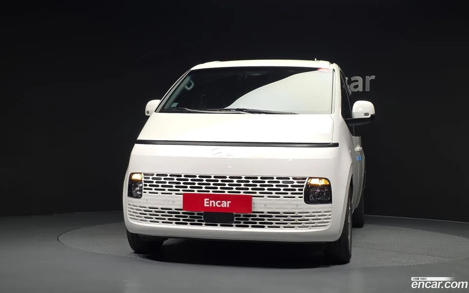 Hyundai Staria 9 2024 — thumbnail 3