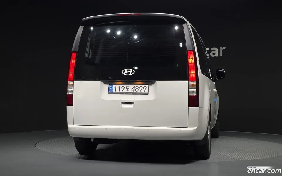 Hyundai Staria 9 2024 — thumbnail 4