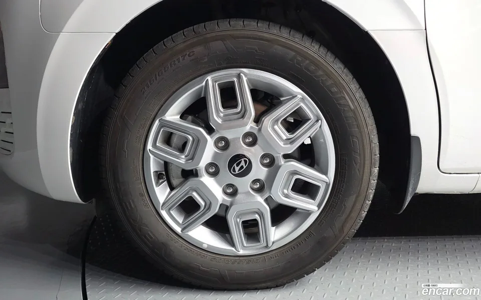 Hyundai Staria 9 2024 — thumbnail 5