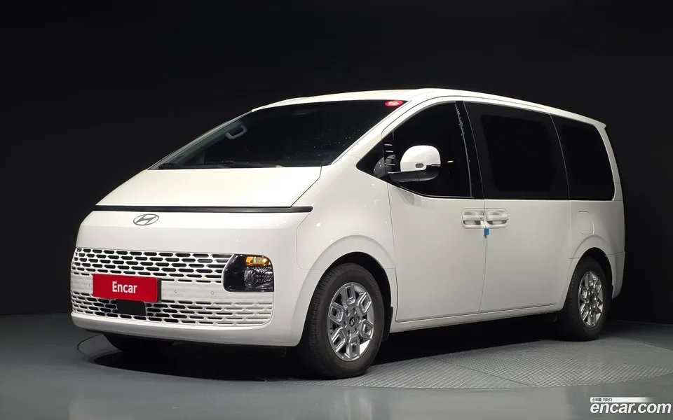 Hyundai Staria 9 2024 — photo 1, buy with delivery to Moscow