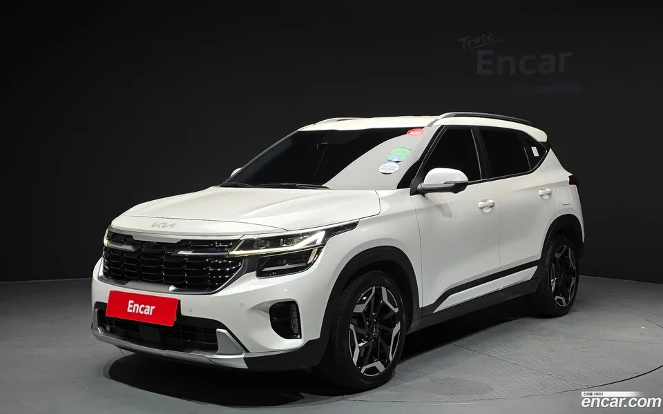 Kia Seltos 1.6 2WD 2023 — photo 1, buy with delivery to Moscow