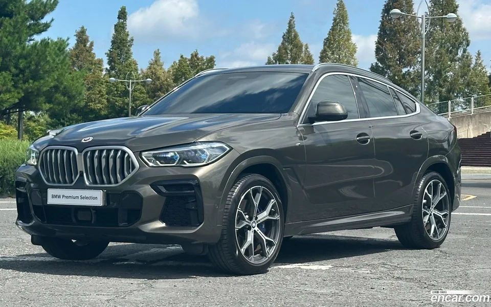 BMW X6 xDrive40i M 2022 — photo 1, buy with delivery to Moscow
