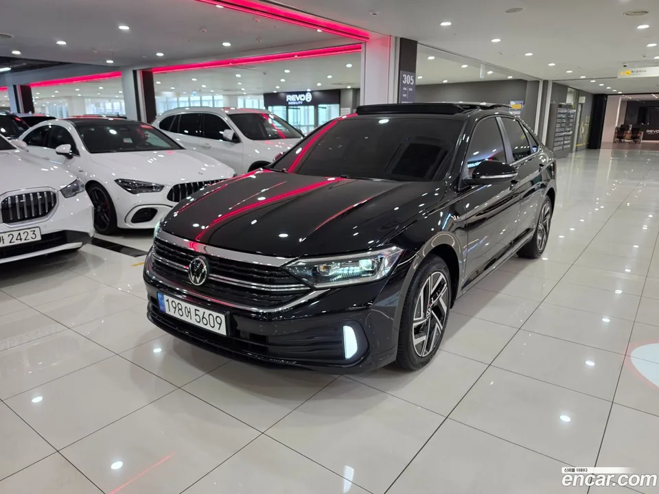 Volkswagen Jetta 1.5 TSI 2022 — photo 1, buy with delivery to Moscow
