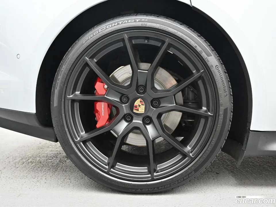 Porsche Taycan GTS 2025 — thumbnail 2