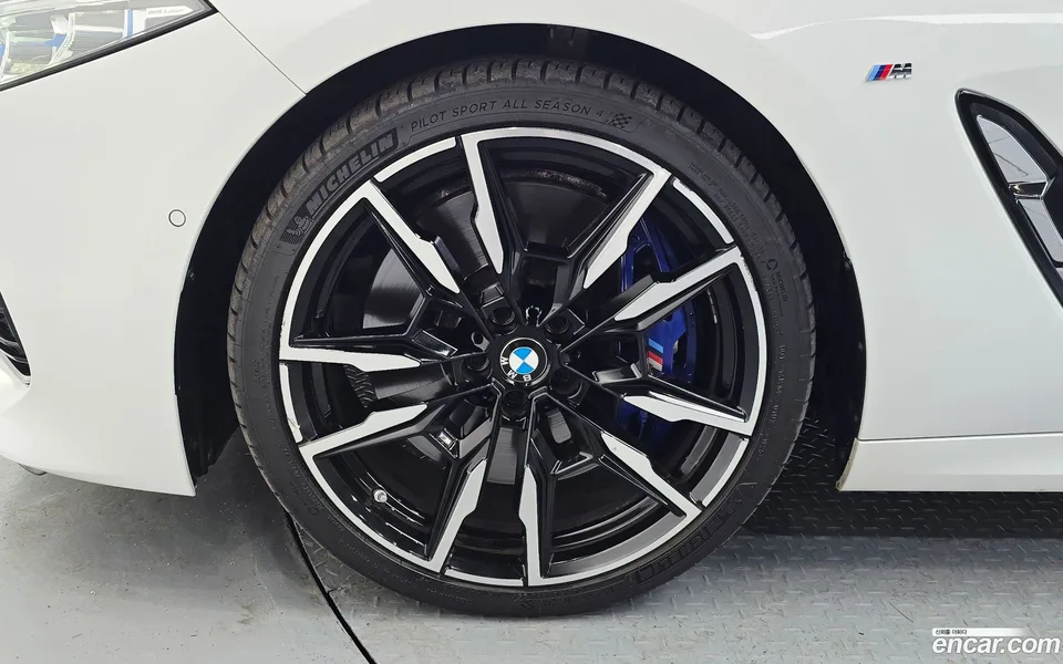 BMW 8 Series M850i xDrive 2024 — thumbnail 5