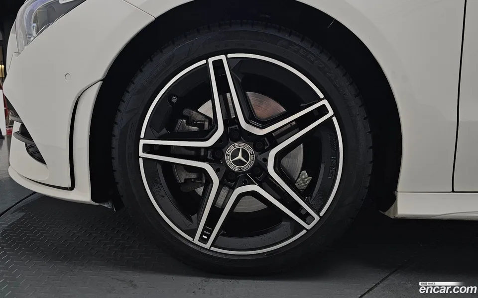 Mercedes-Benz CLA-Class CLA250 4MATIC 2023 — thumbnail 5