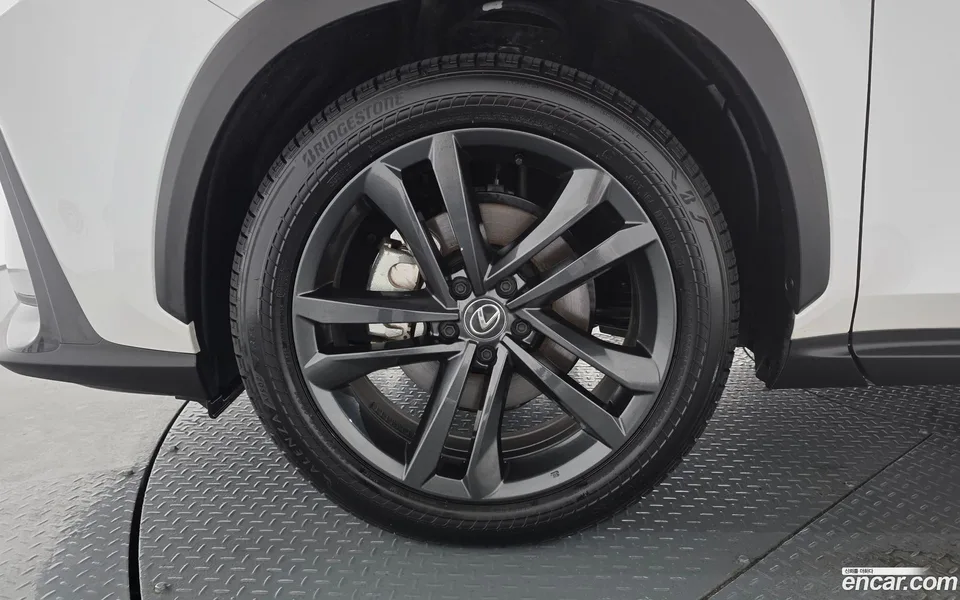 Lexus NX 350h 2025 — thumbnail 2