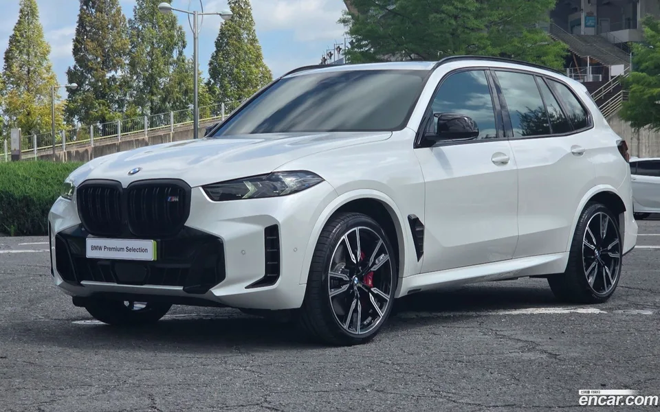 BMW X5 M60i 2025 — photo 1, buy with delivery to Moscow