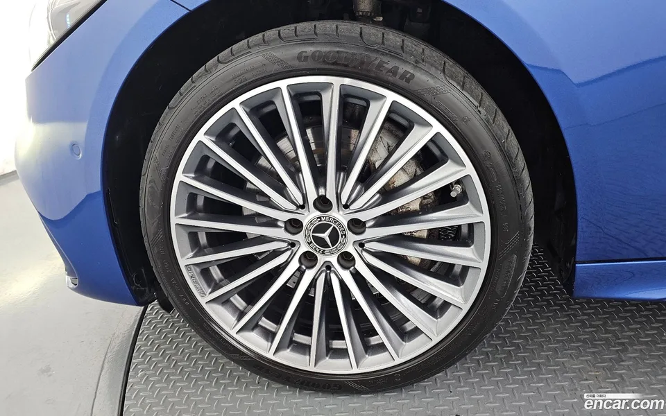 Mercedes-Benz C-Class C300 AMG Line 2022 — thumbnail 5