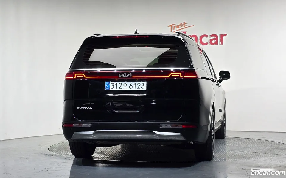 Kia Carnival 9 2023 — thumbnail 4