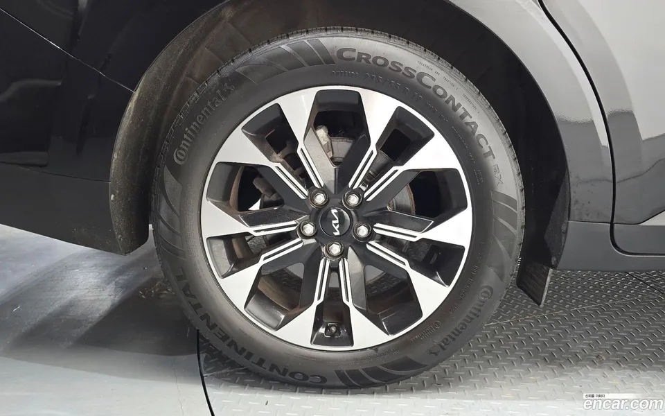 Kia Carnival 9 2023 — thumbnail 5