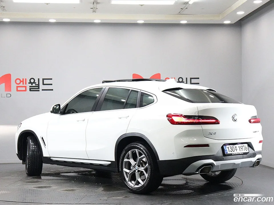 BMW X4 xDrive20i xLine 2023 — thumbnail 3