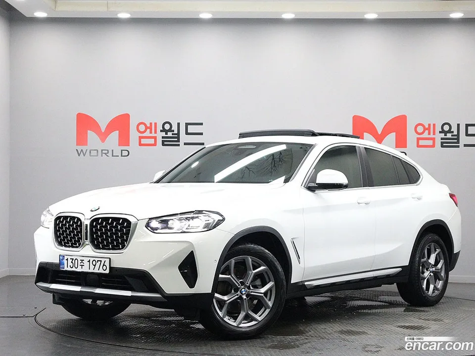 BMW X4 xDrive20i xLine 2023 — photo 1, buy with delivery to Moscow