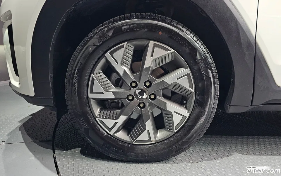 KG Mobility Torres EVX E5 2023 — thumbnail 2