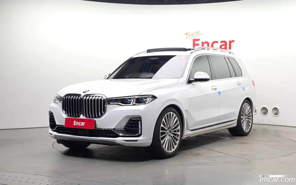 BMW X7 xDrive 40d 7 2022 — photo 1, buy with delivery to Moscow