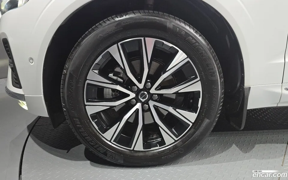 Volvo XC60 B5 2025 — thumbnail 2