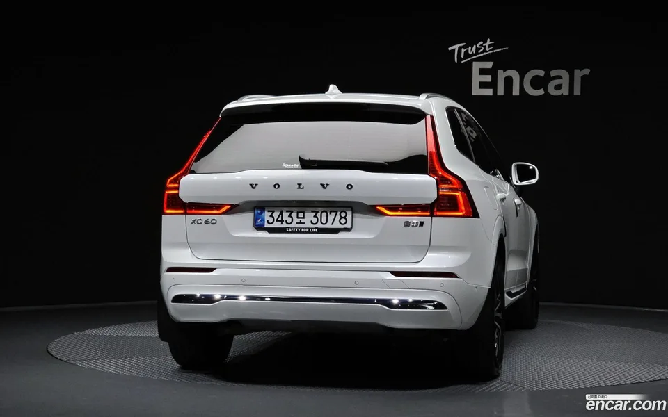 Volvo XC60 B5 2025 — thumbnail 4