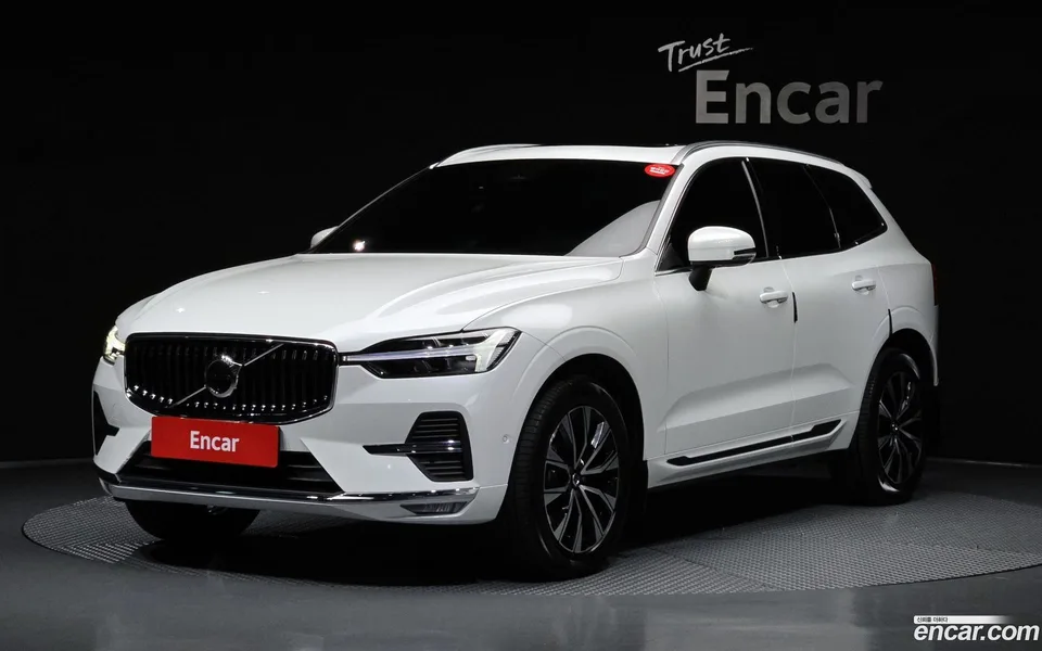 Volvo XC60 B5 2025 — photo 1, buy with delivery to Moscow