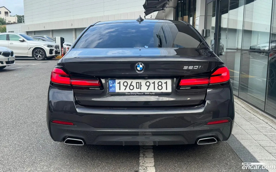 BMW 5 Series 520i M 2023 — thumbnail 4