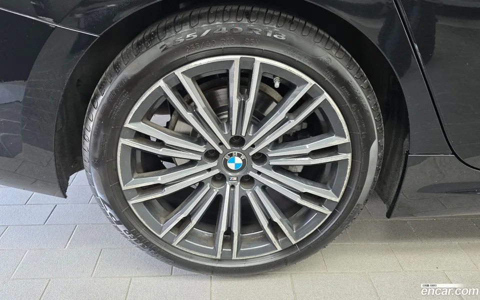 BMW 3 Series 320i M 2022 — thumbnail 2