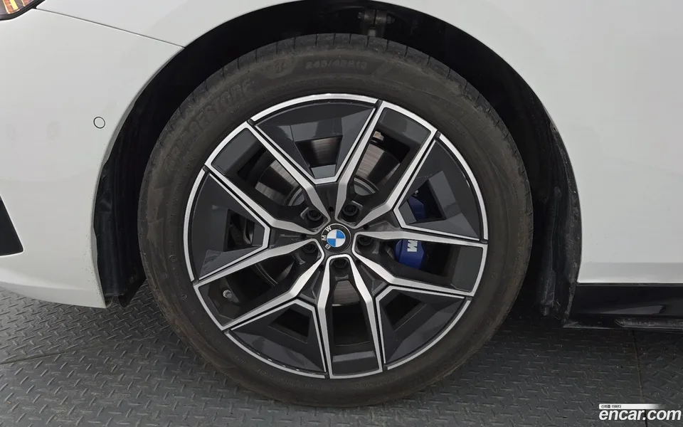 BMW 5 Series 520i M 2026 — thumbnail 2