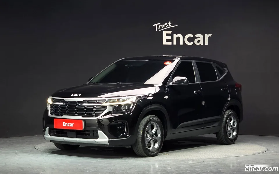 Kia Seltos 1.6 2WD 2023 — photo 1, buy with delivery to Moscow