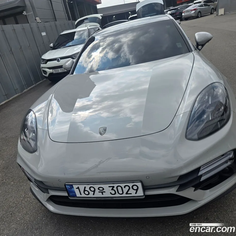 Porsche Panamera (971) 2.9 AWD E- 2023 — photo 1, buy with delivery to Moscow