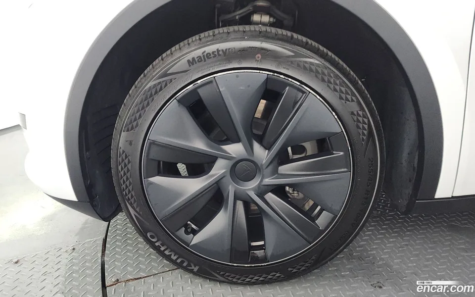Tesla Model Y RWD 2024 — thumbnail 2