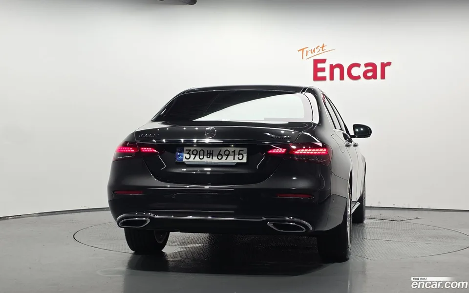 Mercedes-Benz E-Class E220d 4MATIC 2023 — thumbnail 4