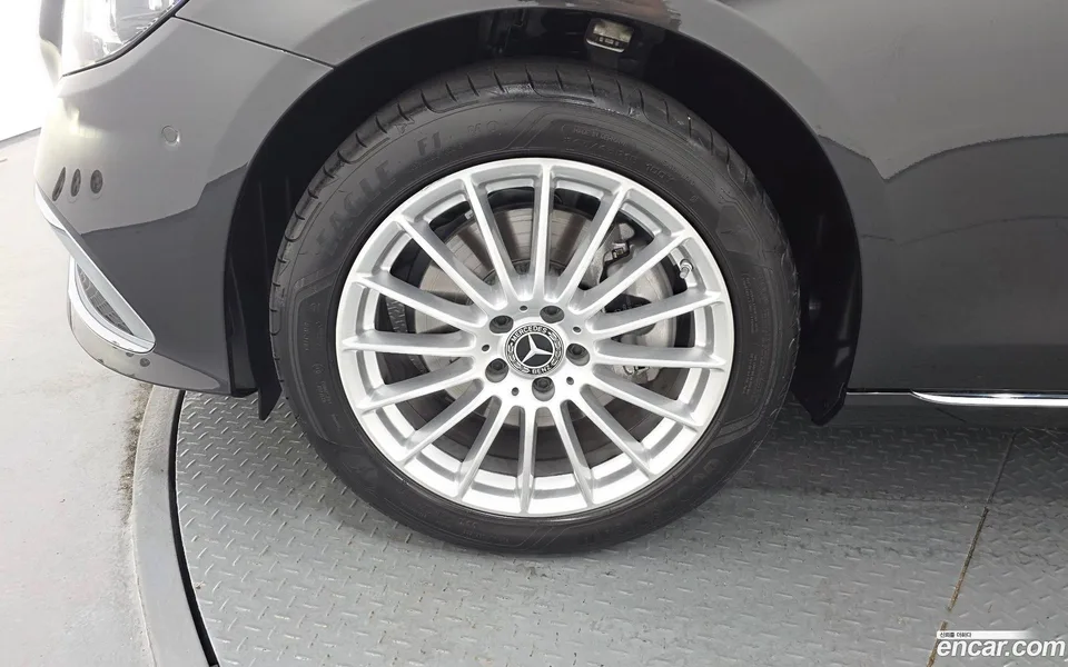 Mercedes-Benz E-Class E220d 4MATIC 2023 — thumbnail 5