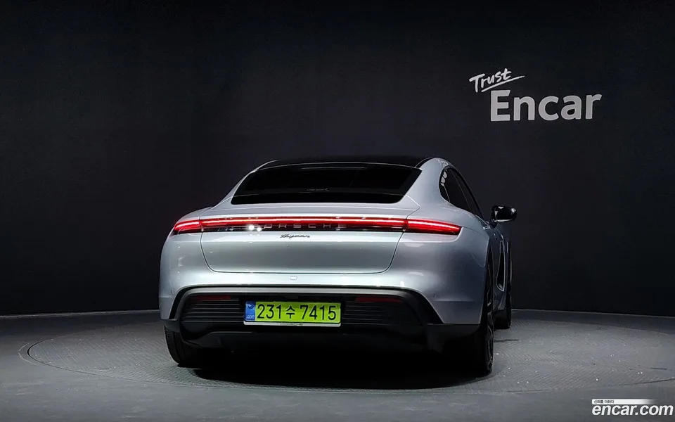 Porsche Taycan 2023 — thumbnail 4