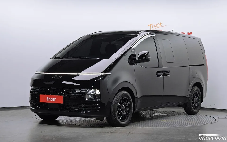 Hyundai Staria 5 2023 — photo 1, buy with delivery to Moscow