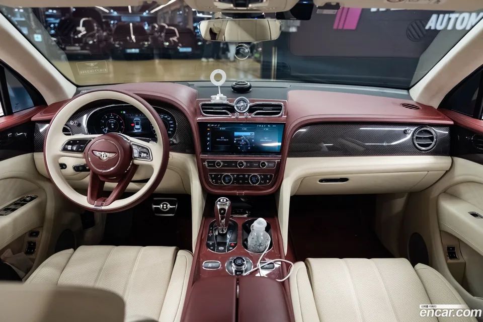 Bentley Bentayga 4.0 V8 2025 — thumbnail 2