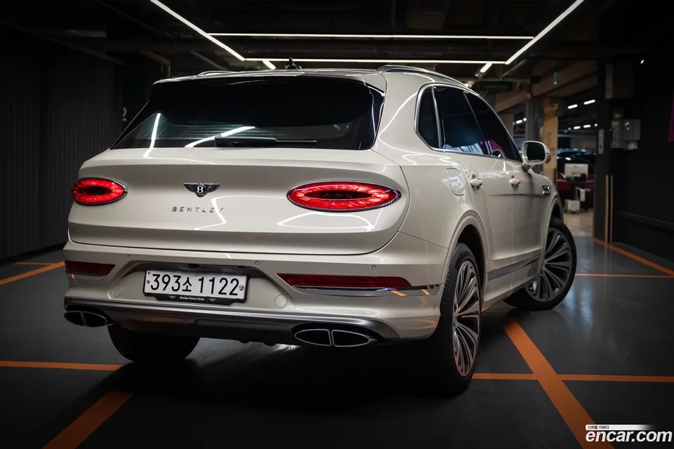 Bentley Bentayga 4.0 V8 2025 — thumbnail 4