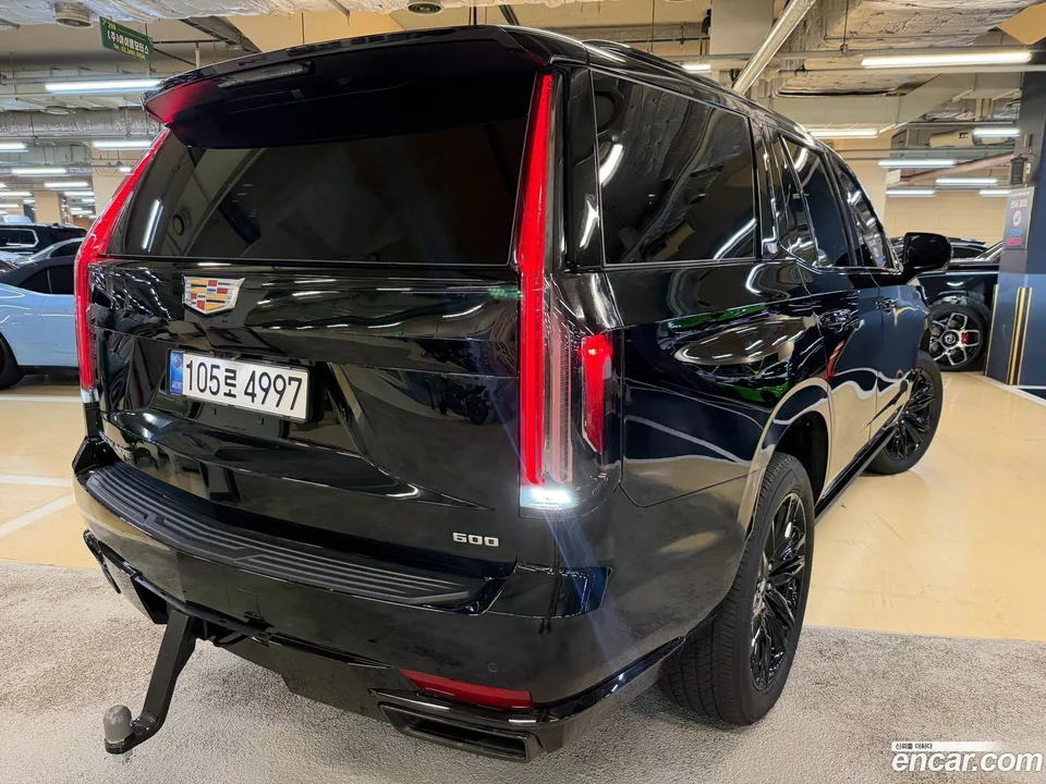 Cadillac Escalade 6.2 2023 — thumbnail 2