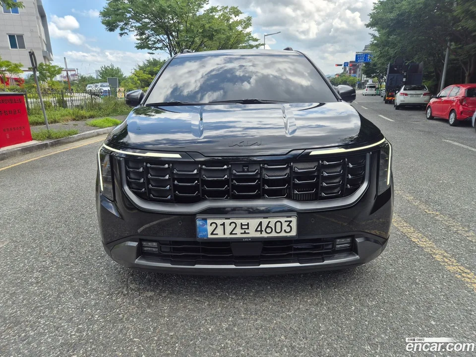 Kia Carnival 9 2024 — photo 1, buy with delivery to Moscow