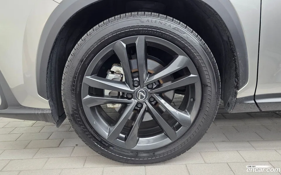 Lexus NX 350h 2023 — thumbnail 2