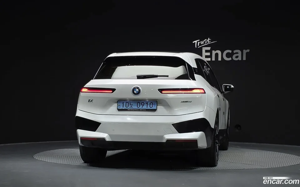 BMW iX xDrive50 2023 — thumbnail 4