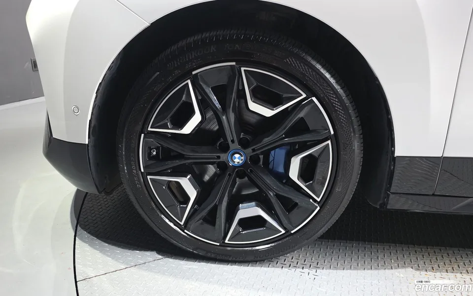 BMW iX xDrive50 2023 — thumbnail 5