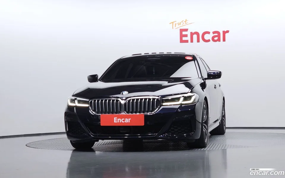 BMW 5 Series 520i M 2023 — thumbnail 3