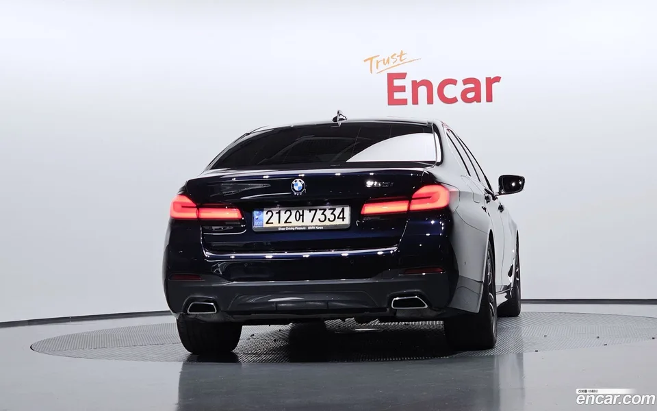 BMW 5 Series 520i M 2023 — thumbnail 4