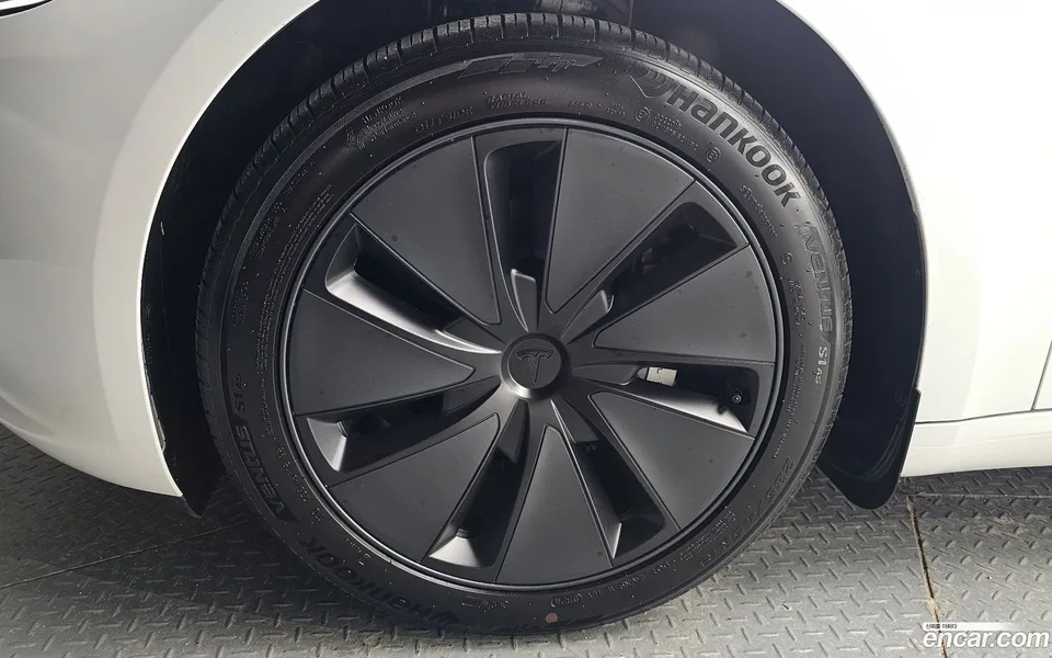 Tesla Model 3 AWD 2024 — thumbnail 2