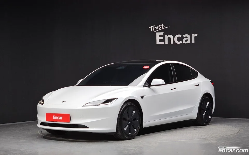 Tesla Model 3 AWD 2024 — photo 1, buy with delivery to Moscow