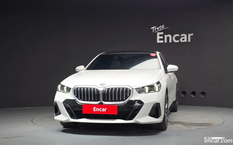 BMW 5 Series 520i 2025 — thumbnail 3