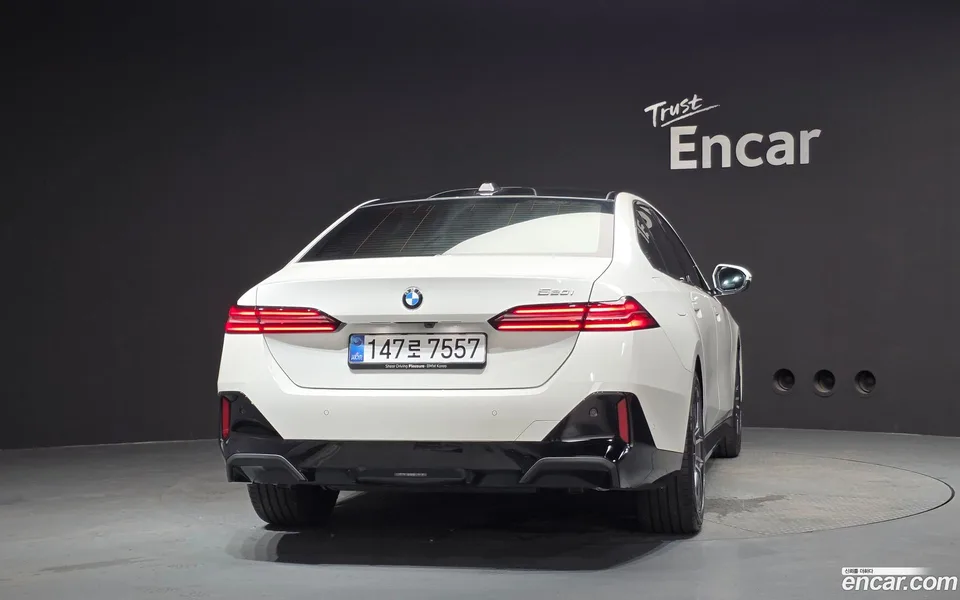 BMW 5 Series 520i 2025 — thumbnail 4