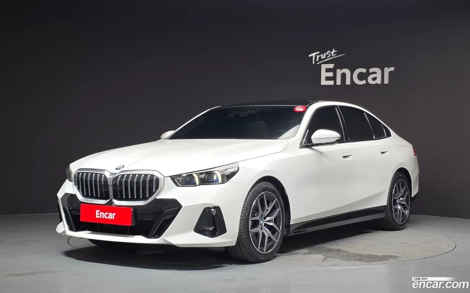 BMW 5 Series 520i 2025 — photo 1, buy with delivery to Moscow