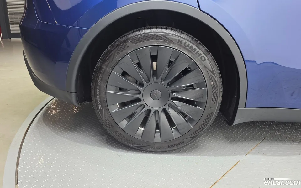 Tesla Model Y RWD 2024 — thumbnail 5