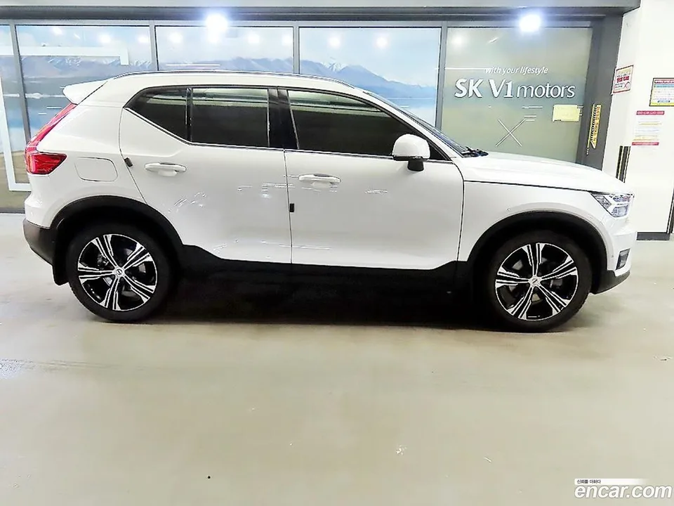 Volvo XC40 B4 2022 — thumbnail 3